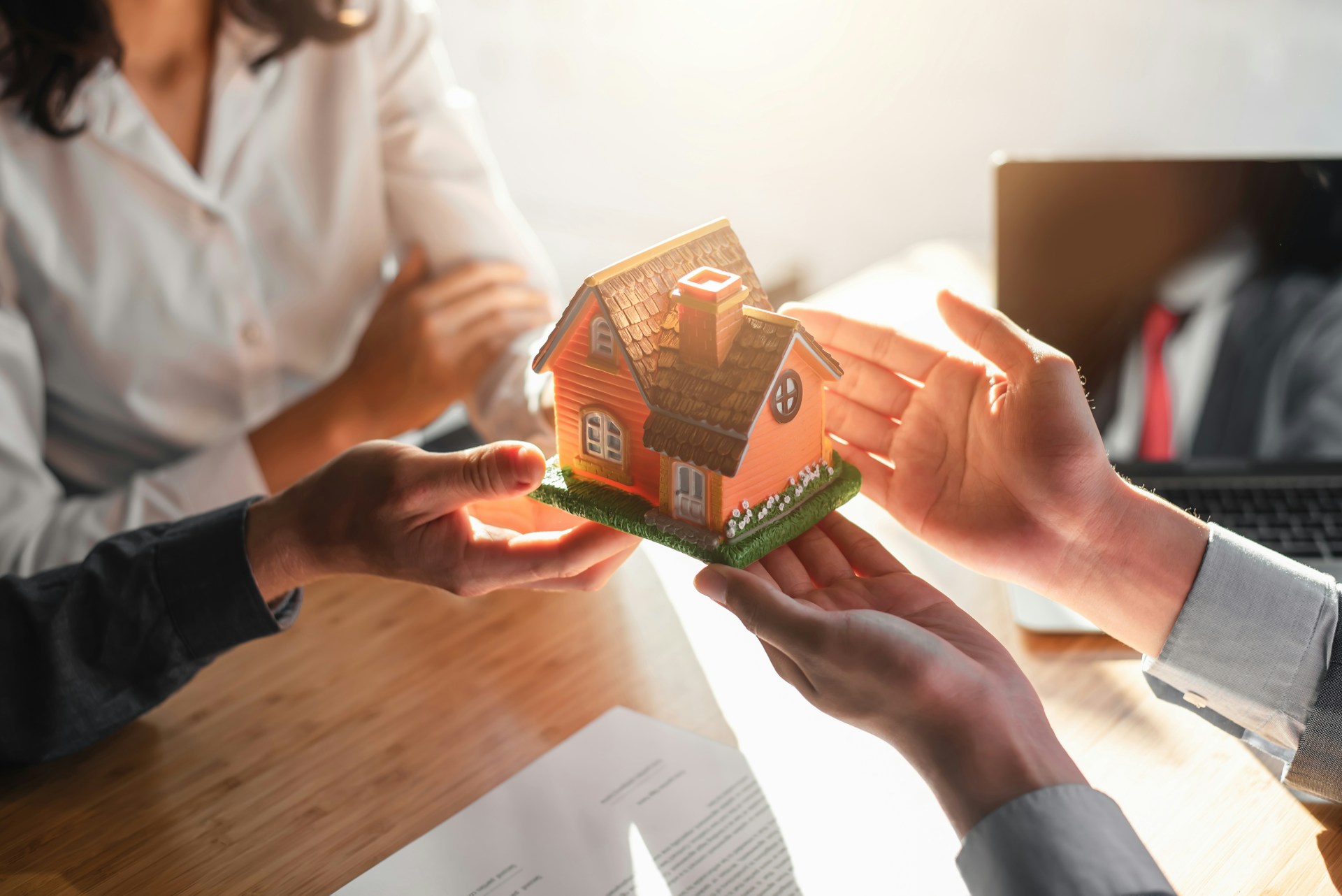 You are currently viewing Owner Financing Homes: How to Buy Without a Traditional Mortgage